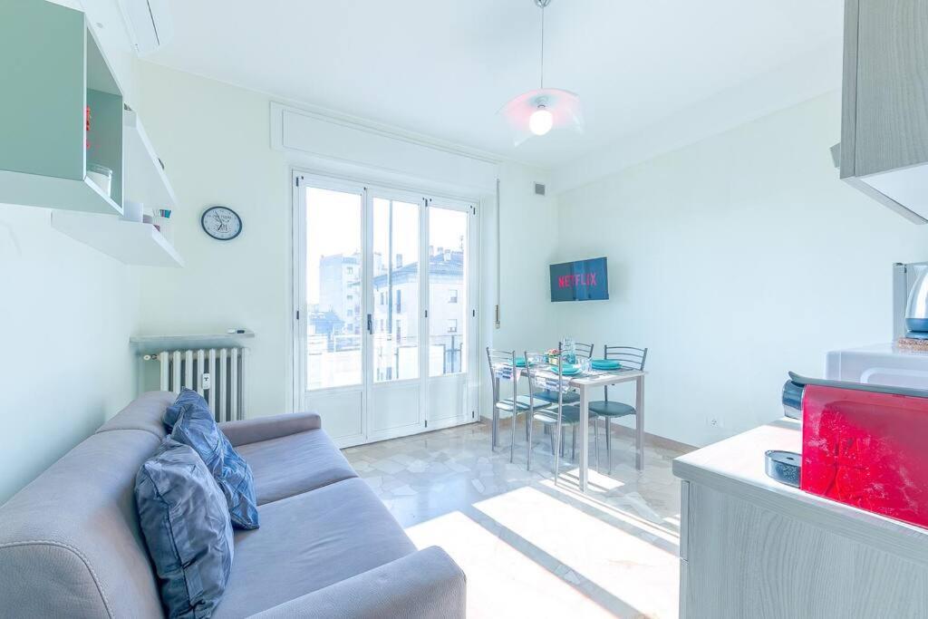 מילאנו Navigli - Downtown - Duomo Spacious Two Bedroom Apartment - Close To Metro - Ac - Wi-Fi מראה חיצוני תמונה