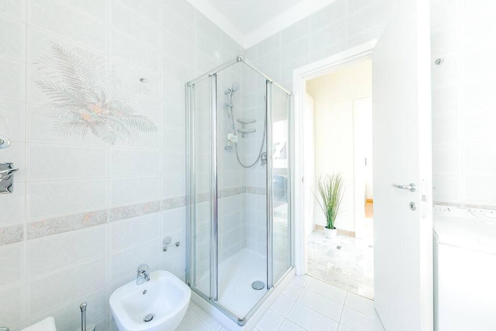 מילאנו Navigli - Downtown - Duomo Spacious Two Bedroom Apartment - Close To Metro - Ac - Wi-Fi מראה חיצוני תמונה