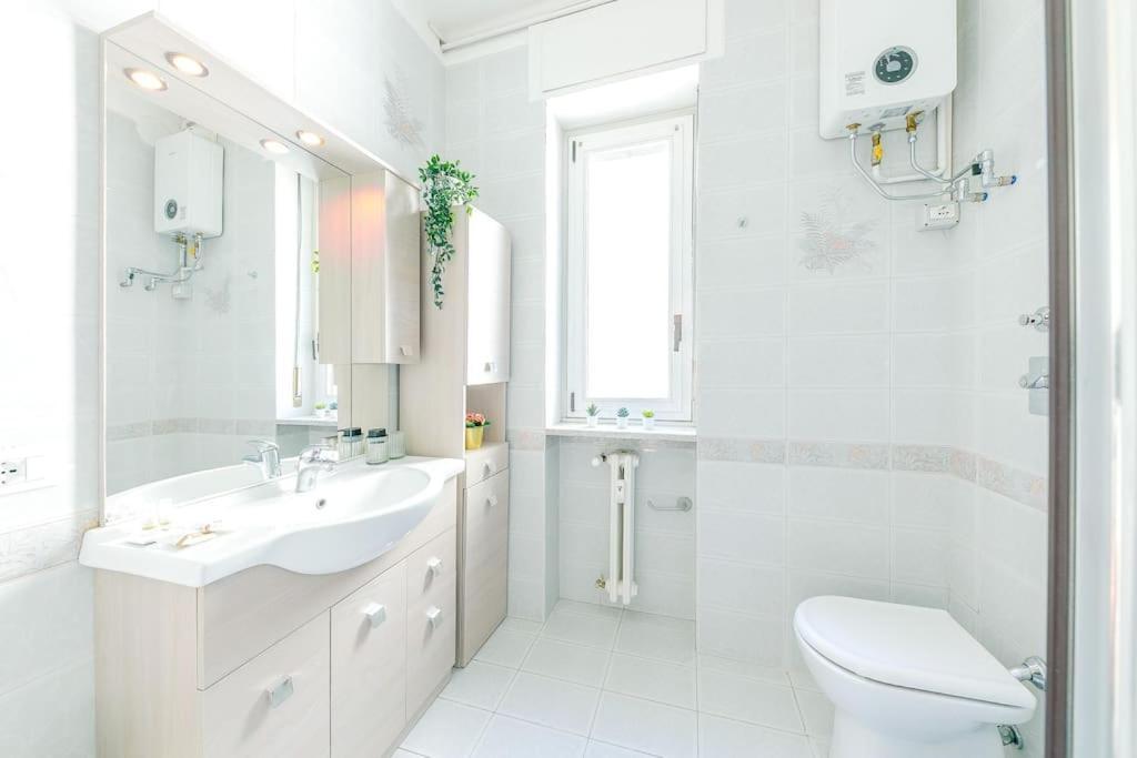 מילאנו Navigli - Downtown - Duomo Spacious Two Bedroom Apartment - Close To Metro - Ac - Wi-Fi מראה חיצוני תמונה