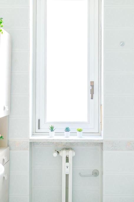 מילאנו Navigli - Downtown - Duomo Spacious Two Bedroom Apartment - Close To Metro - Ac - Wi-Fi מראה חיצוני תמונה